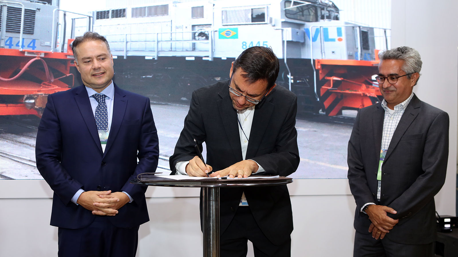 VLI Signs Contract for Nine Wabtec Locomotives